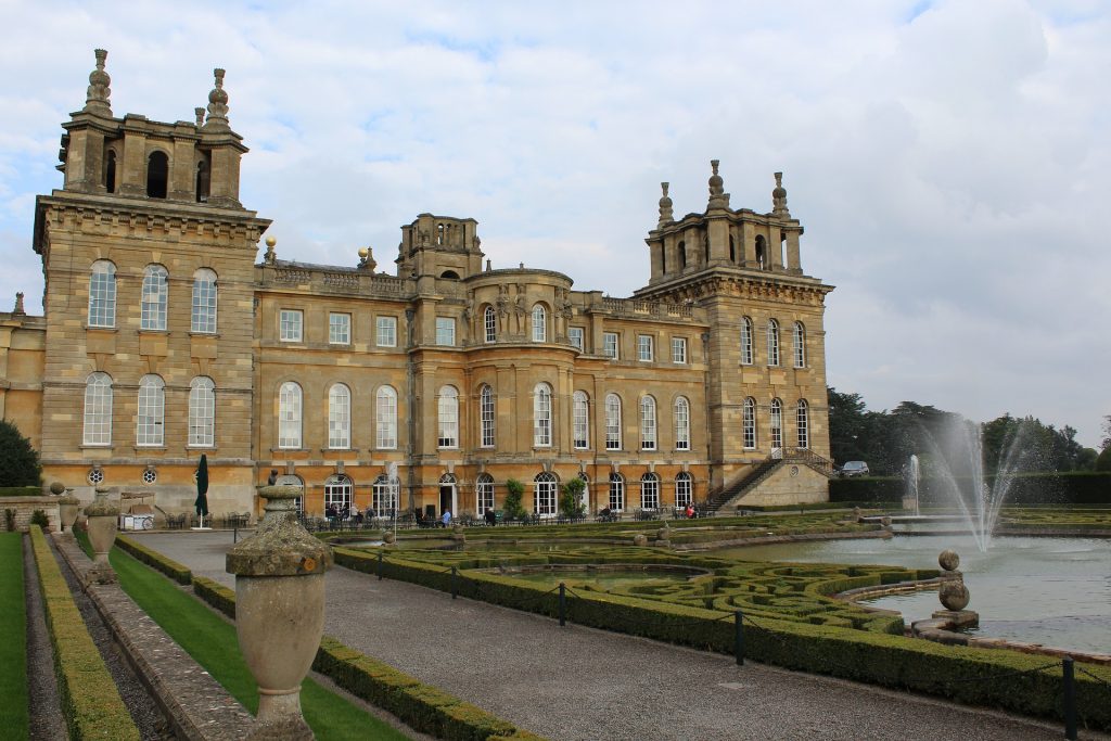 blenheim-palace-and-gardens-flying-longhorns